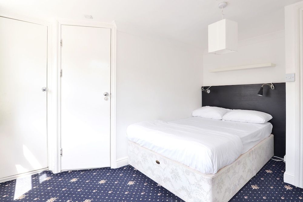 undefined Gallery Hyde Park Hostel 3