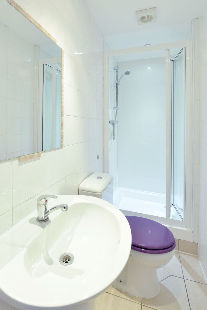 Gallery Hyde Park Hostel Triple Room (Private Shower) 3