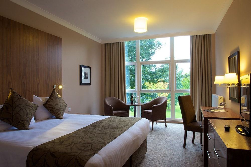 Humber Royal Hotel Deluxe Double Room 8