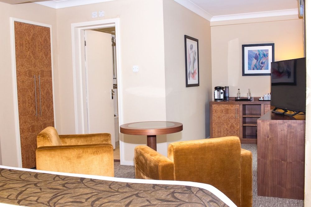 Humber Royal Hotel Deluxe Double Room 4