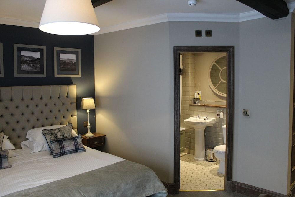 Red Dragon Inn Deluxe Double Room, Ensuite 9