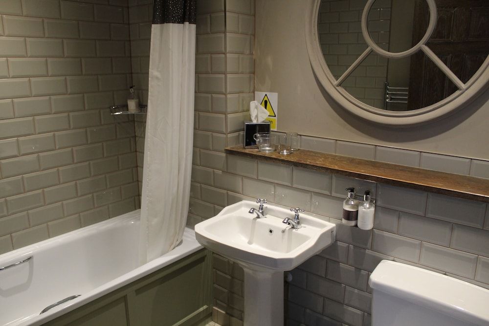 Red Dragon Inn Deluxe Double Room, Ensuite 17