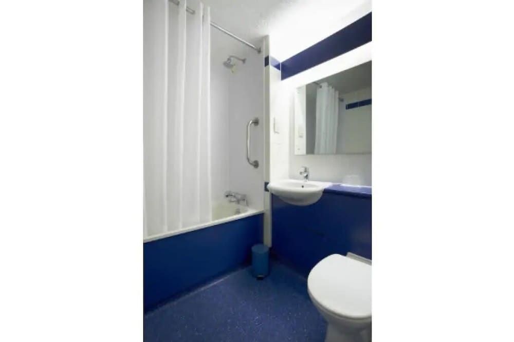 Travelodge London Docklands Double Room 5
