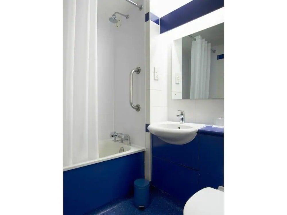 Travelodge London Docklands Double Room 4