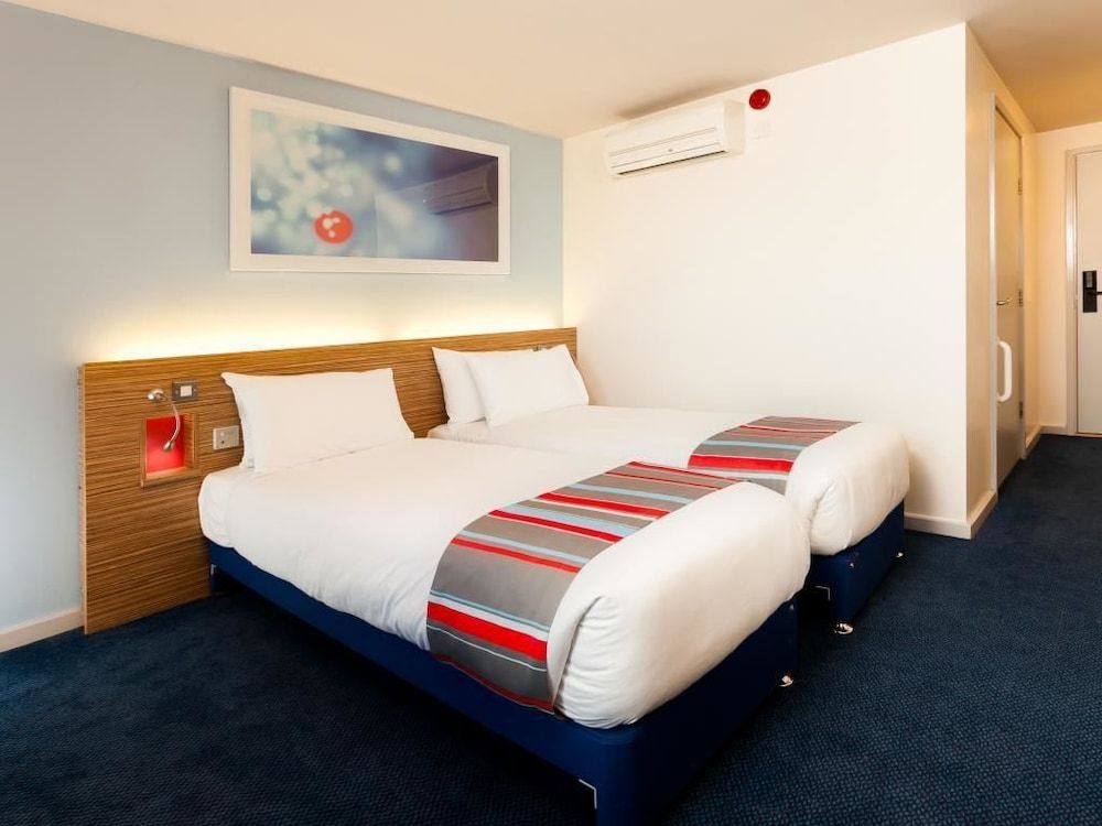 undefined Travelodge Manchester Upper Brook Street 8