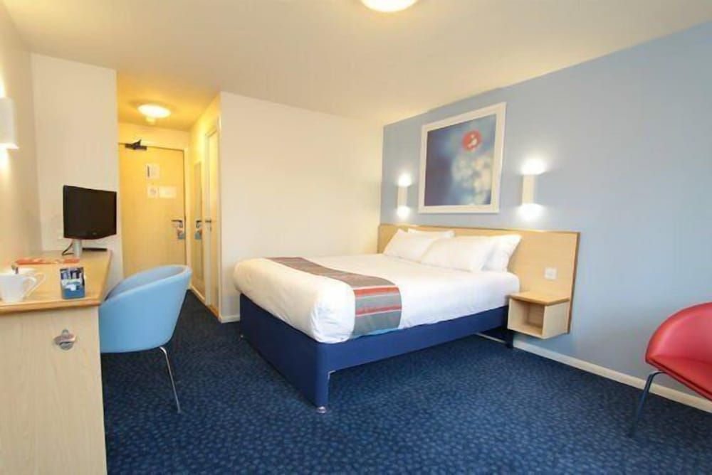 undefined Travelodge London Central City Road Hotel 6