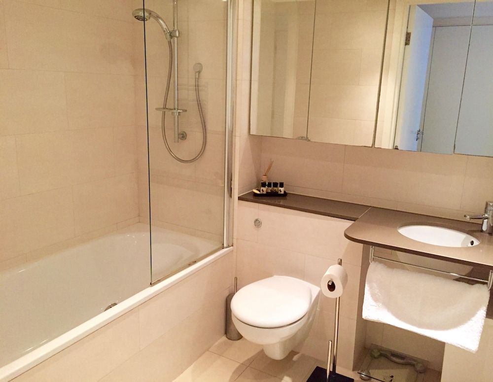 Belvedere Royal Victoria Docks Superior Apartment, 2 Bedrooms, Balcony 3