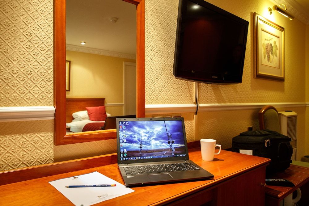 Best Western Lichfield City Centre The George Hotel Superior Room, 2 Twin Beds, Non Smoking 3