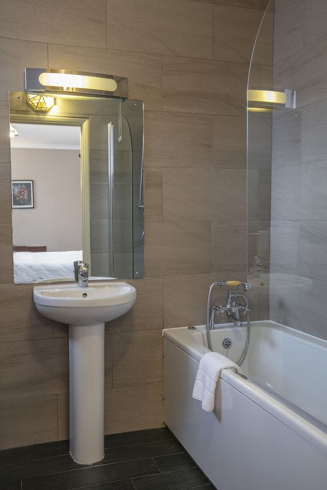 Weston Hall Hotel, Sure Hotel Collection by Best Western Family Room, 1 Double Bed, Non Smoking 7