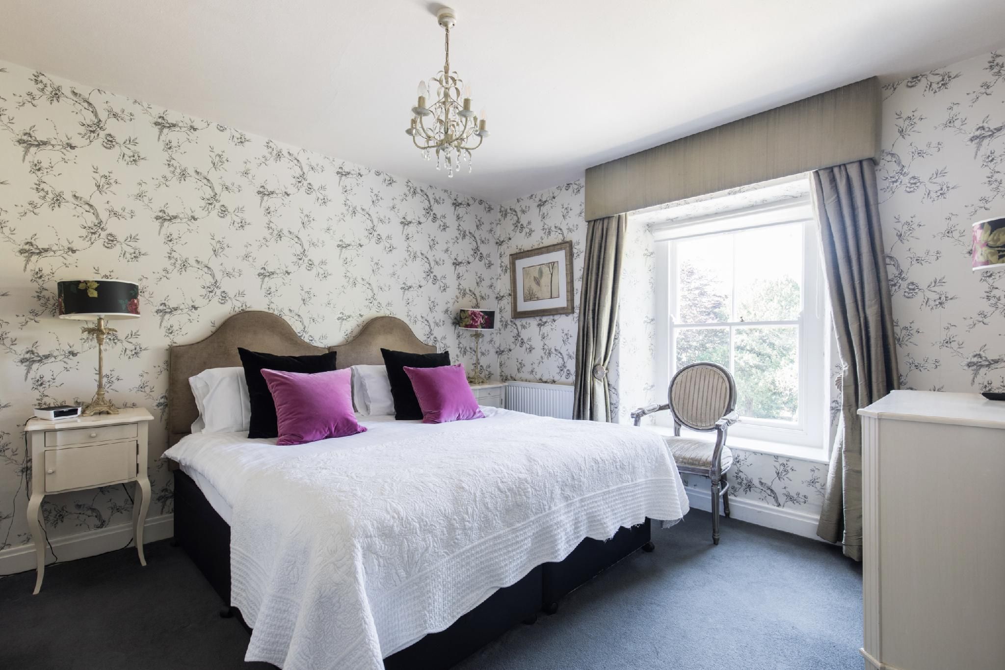 Double or Twin-Ensuite with Shower-Garden View-Room 1