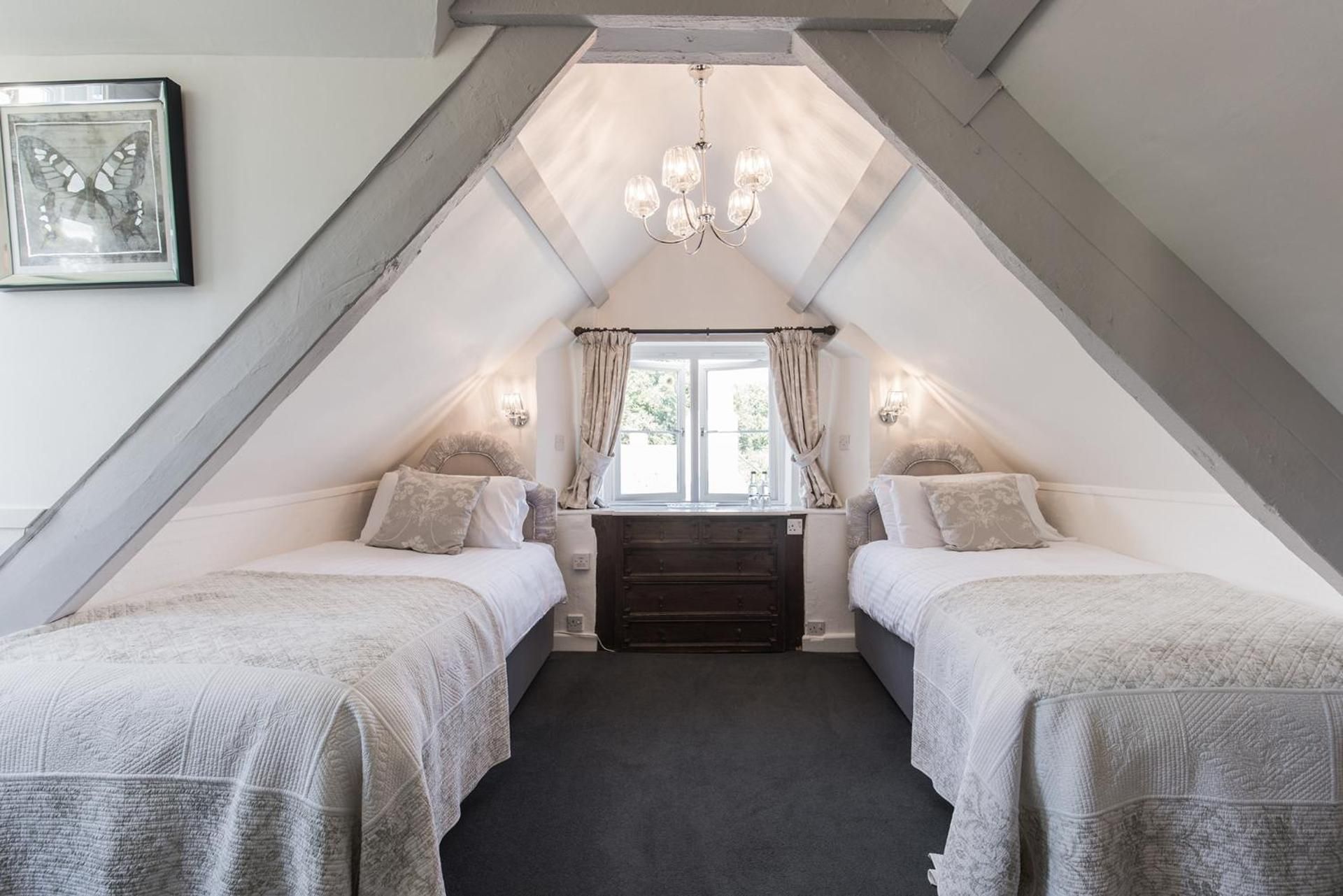 Twin Room with Garden View (Room 11)