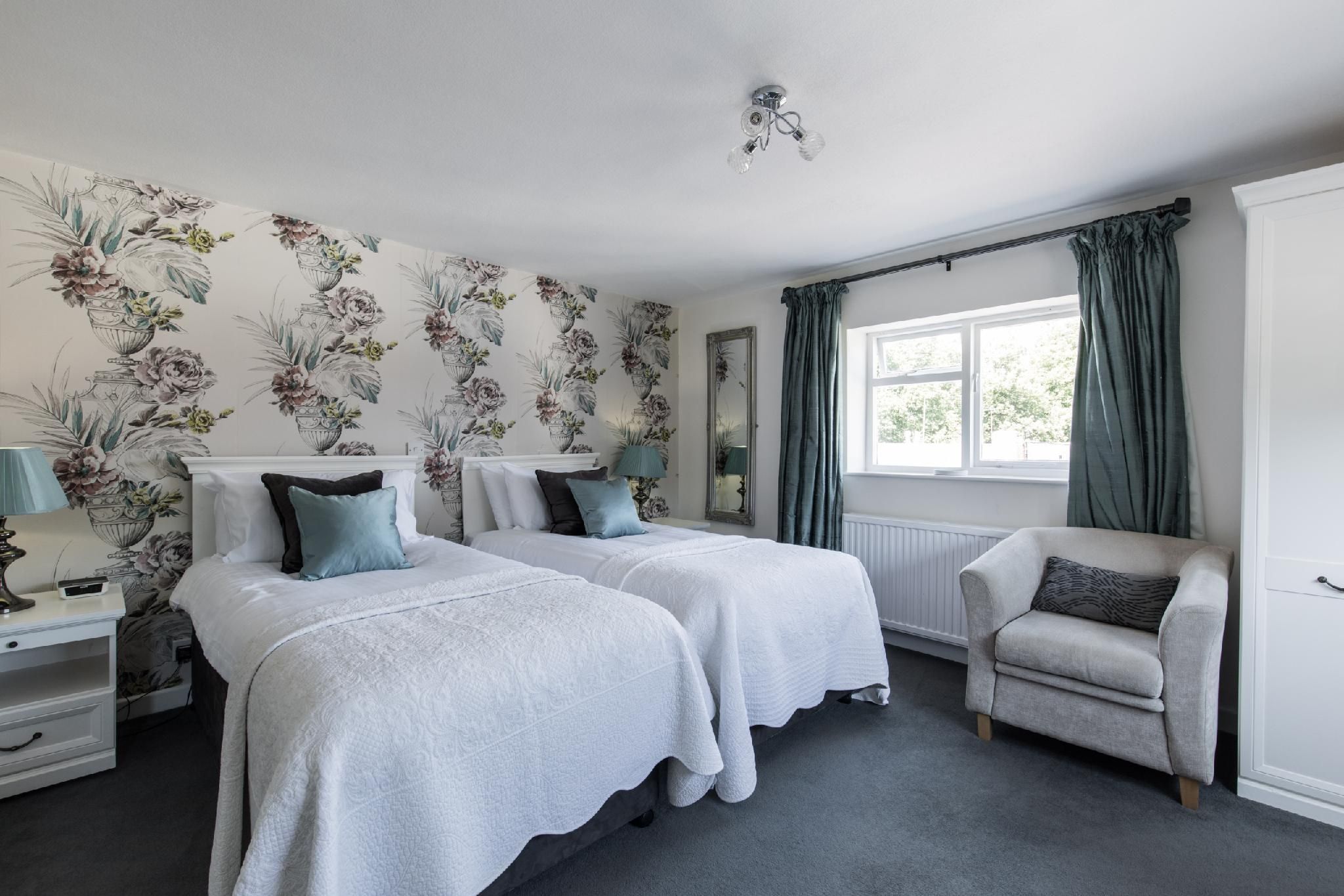 Double or Twin-Ensuite with Shower-Room 17