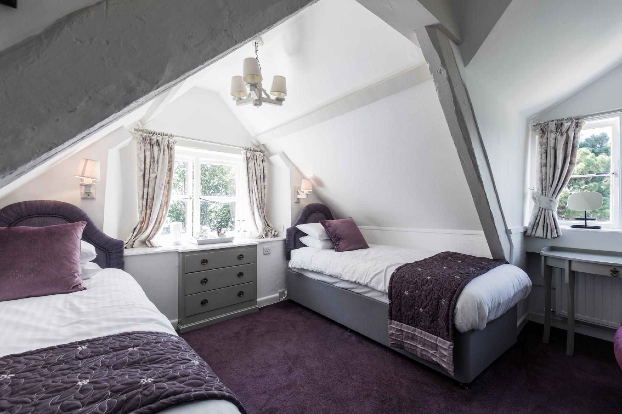 Twin room-Ensuite with Shower-Garden View-Room 12