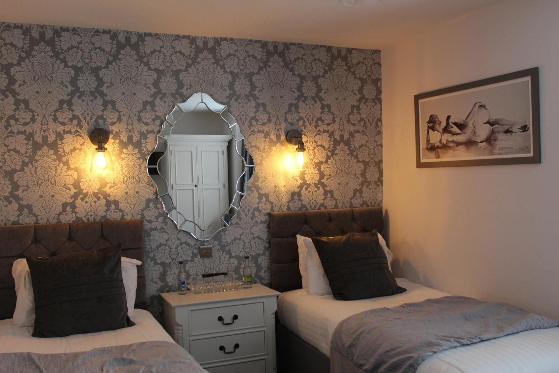 Twin Room with Garden View (Room 15)