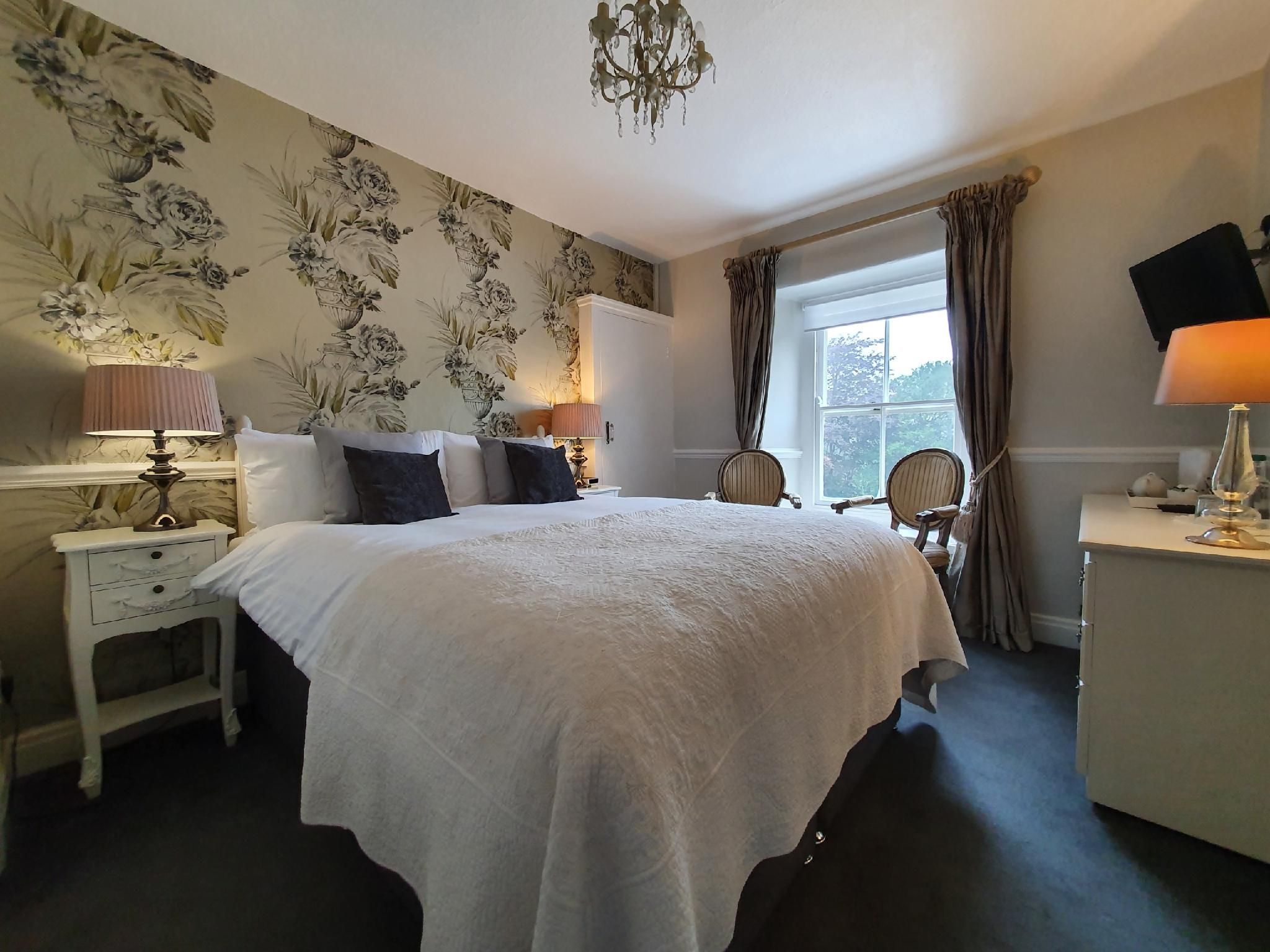Double room-Ensuite with Shower-Garden View-Room 2