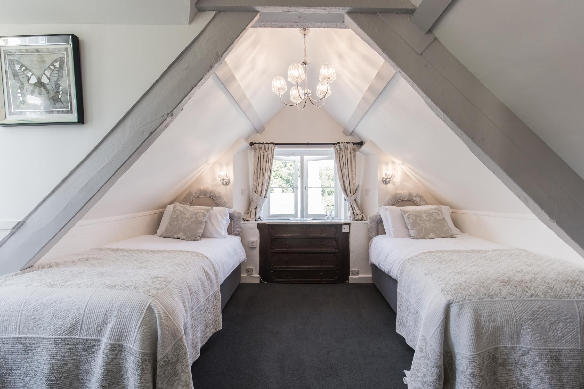 Twin room-Ensuite with Shower-Garden View-Room 11