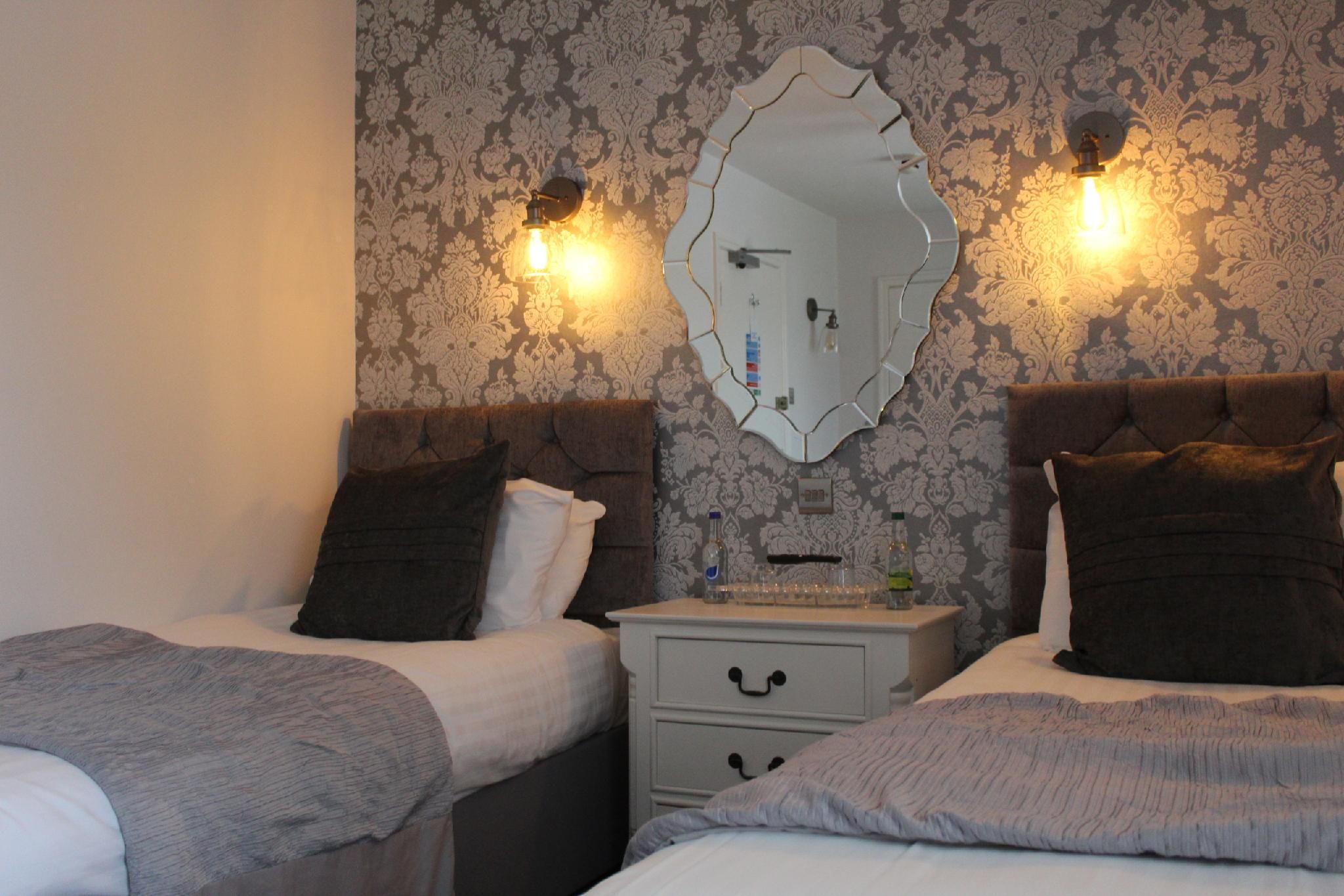 Twin room-Ensuite with Bath-Room 15