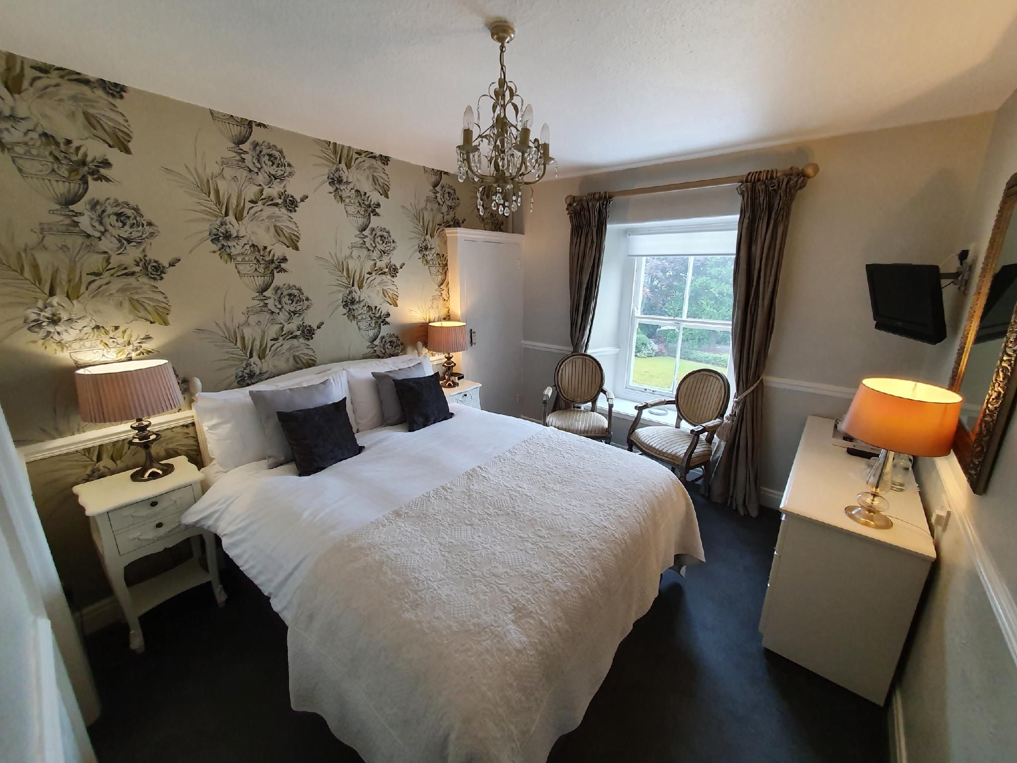 Double room-Ensuite with Shower-Garden View-Room 2