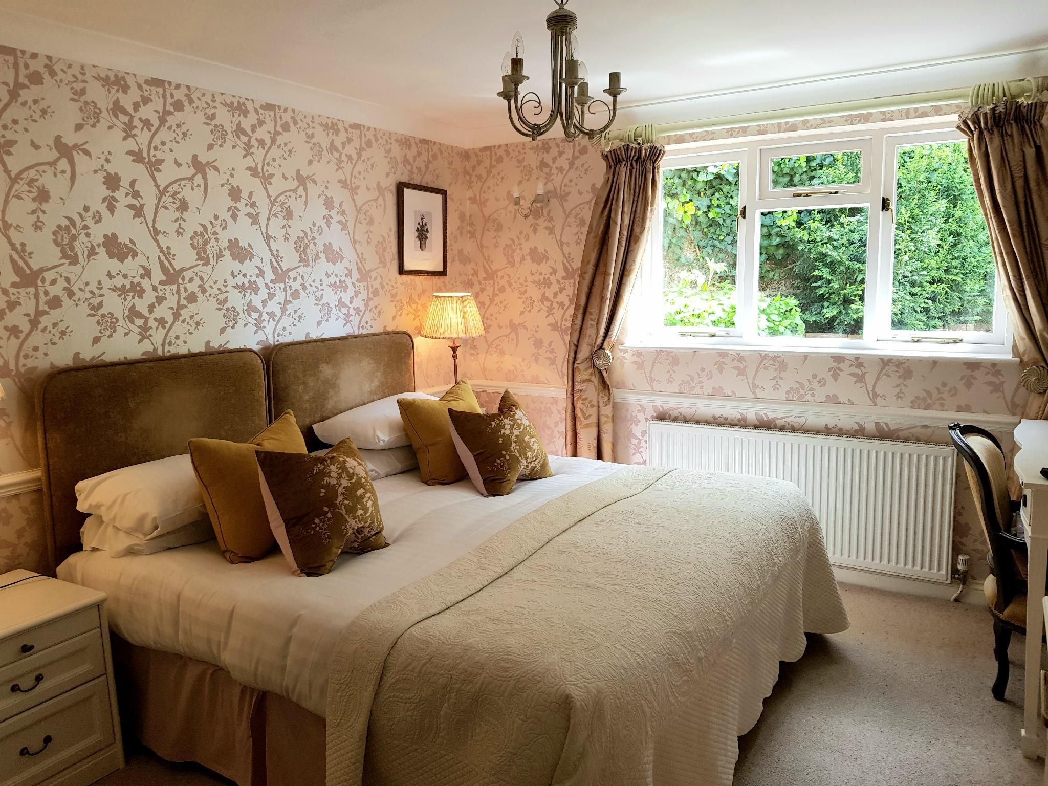 Double or Twin-Ensuite with Shower-Room 18
