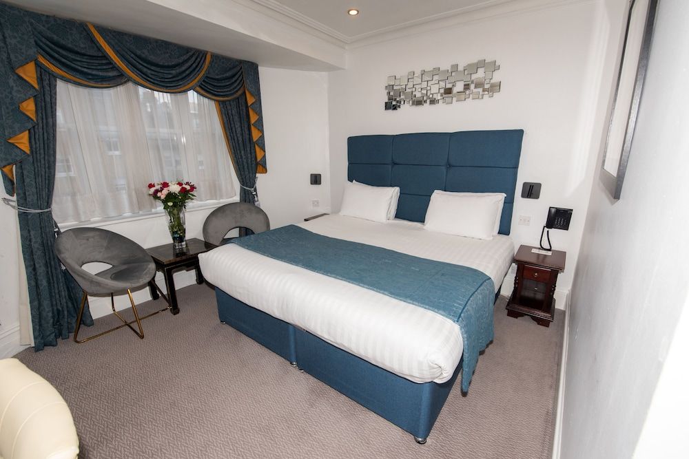 undefined Hotel La Place 3