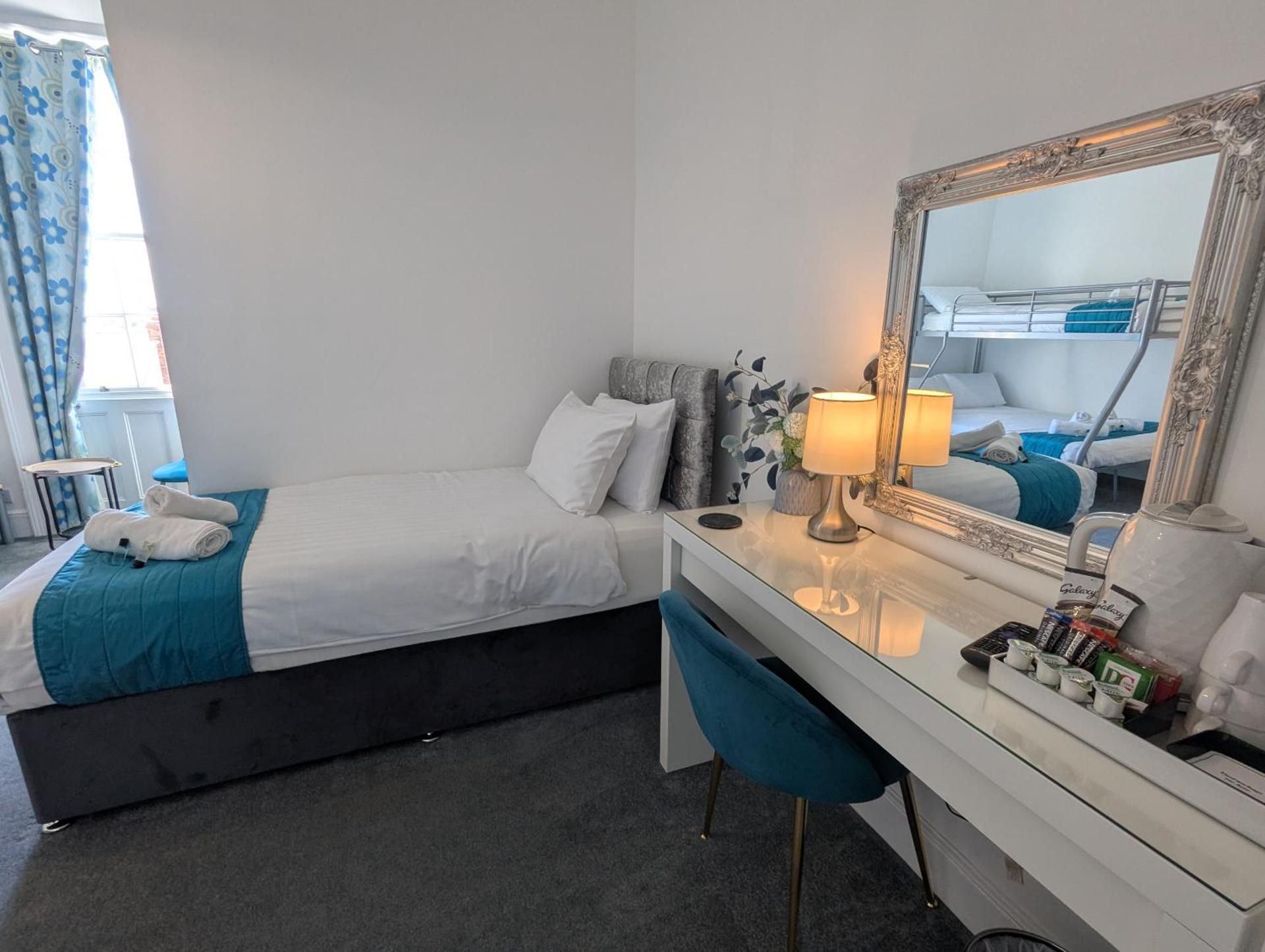 Acqua Beach Family Room (2 Adults + 3 Children)