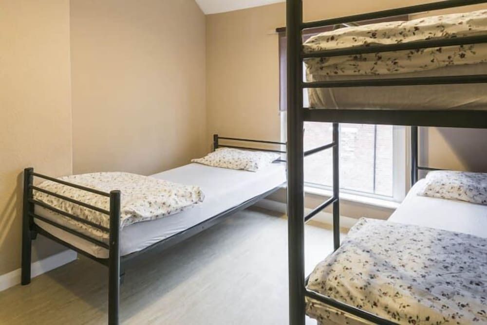 undefined Nomad Backpackers 9