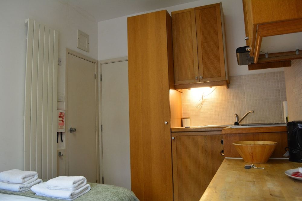 Studios 2 Let North Gower Standard Double Room 9