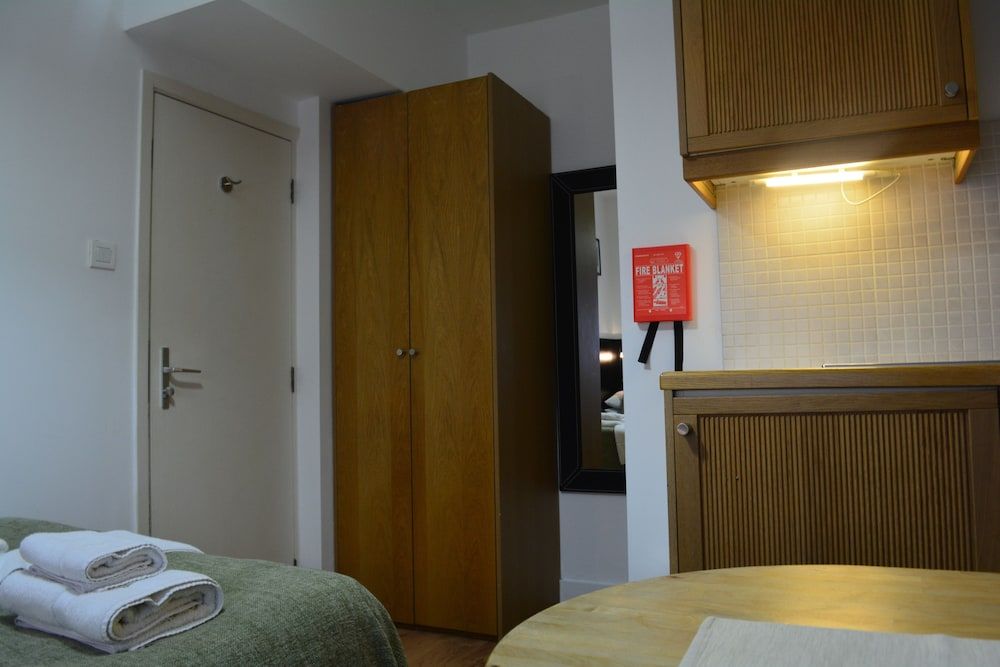 Studios 2 Let North Gower Standard Double Room 11
