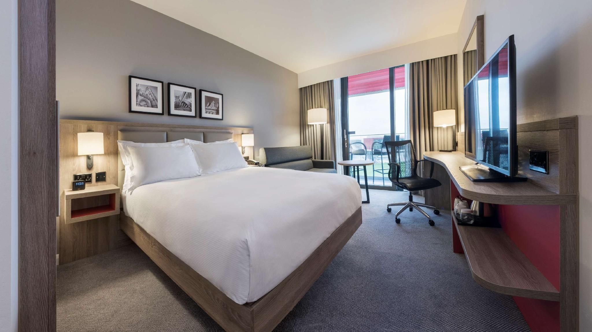 KING PITCH VIEW ROOM W/ SOFA BED AND BALCONY