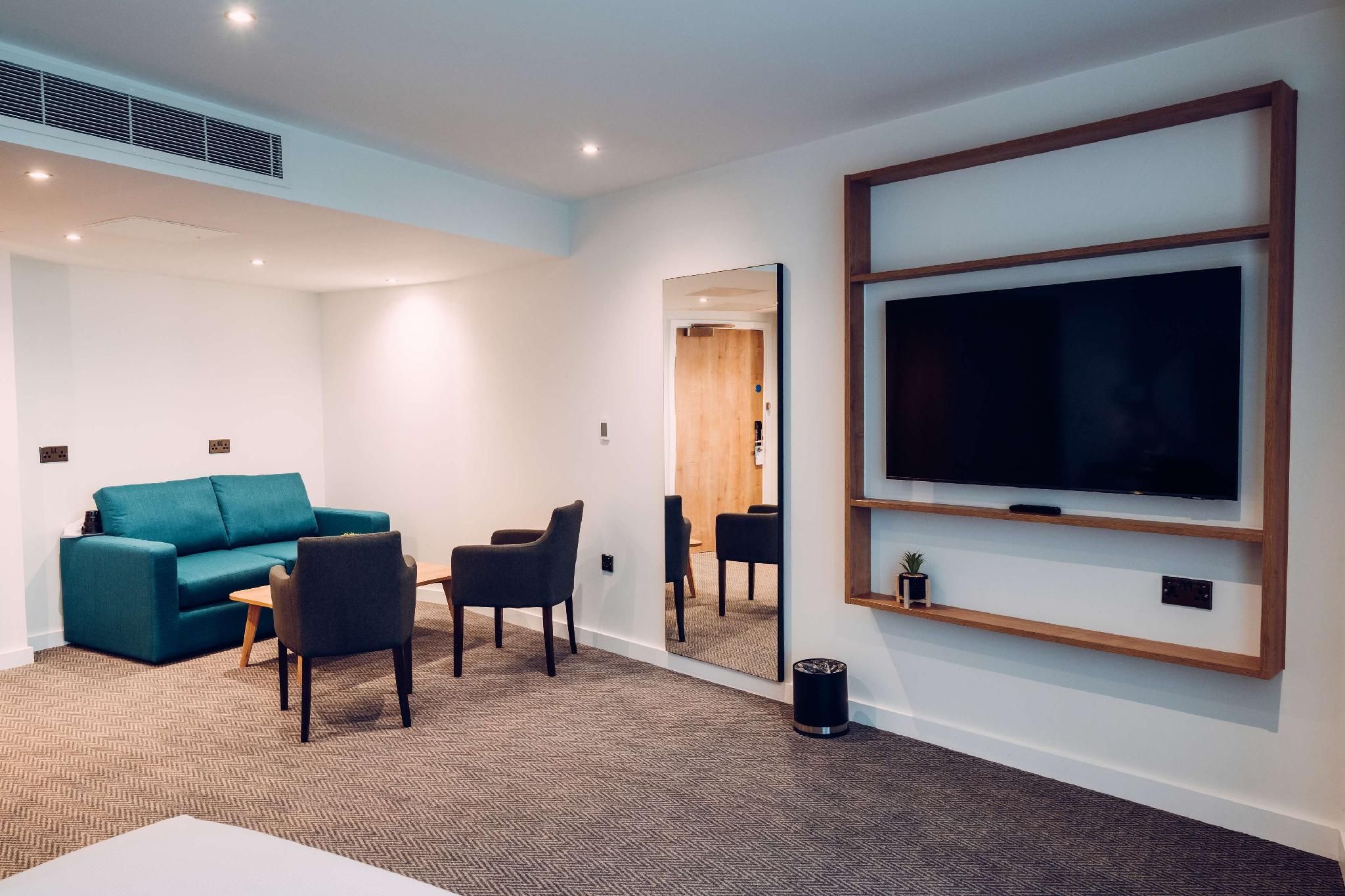 Twin Family Deluxe Pitch View Room