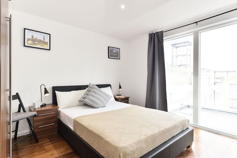 undefined Oxford Apartments