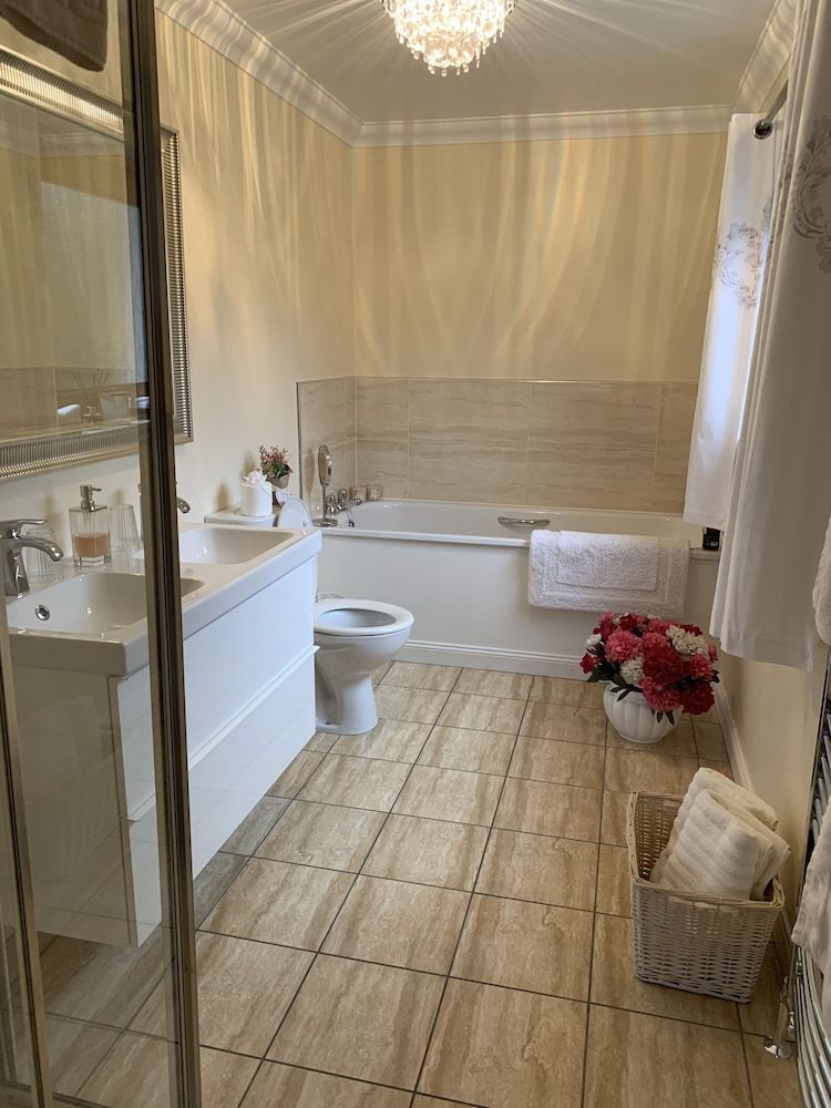 Westcourt Guest House Deluxe Double Room, Sea View 6