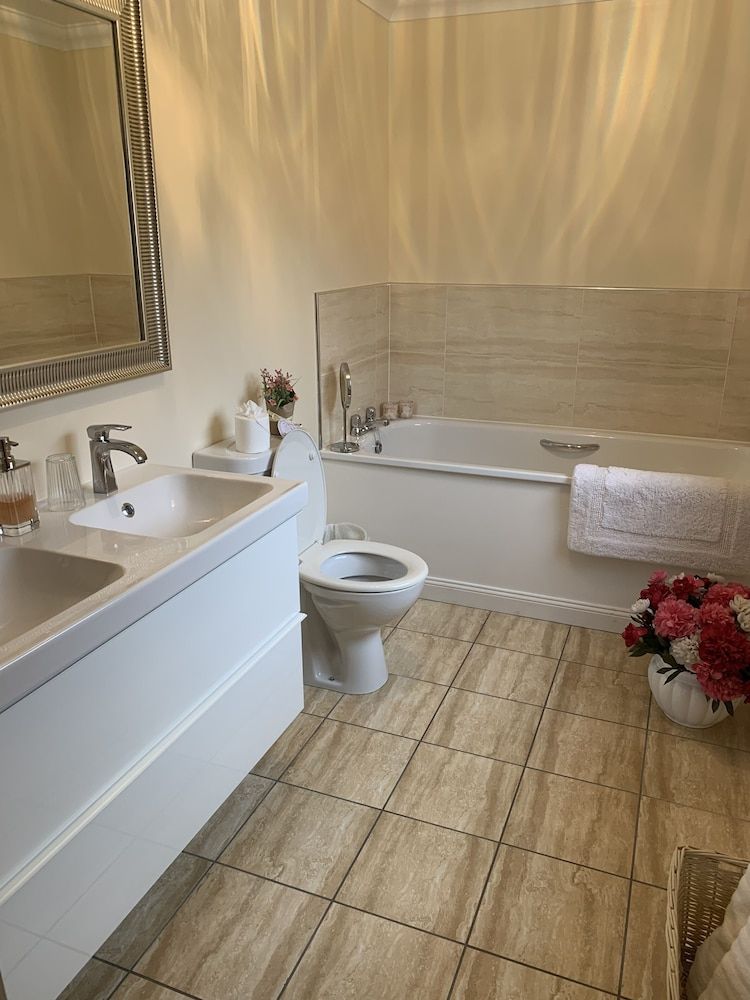 Westcourt Guest House Deluxe Double Room, Sea View 5