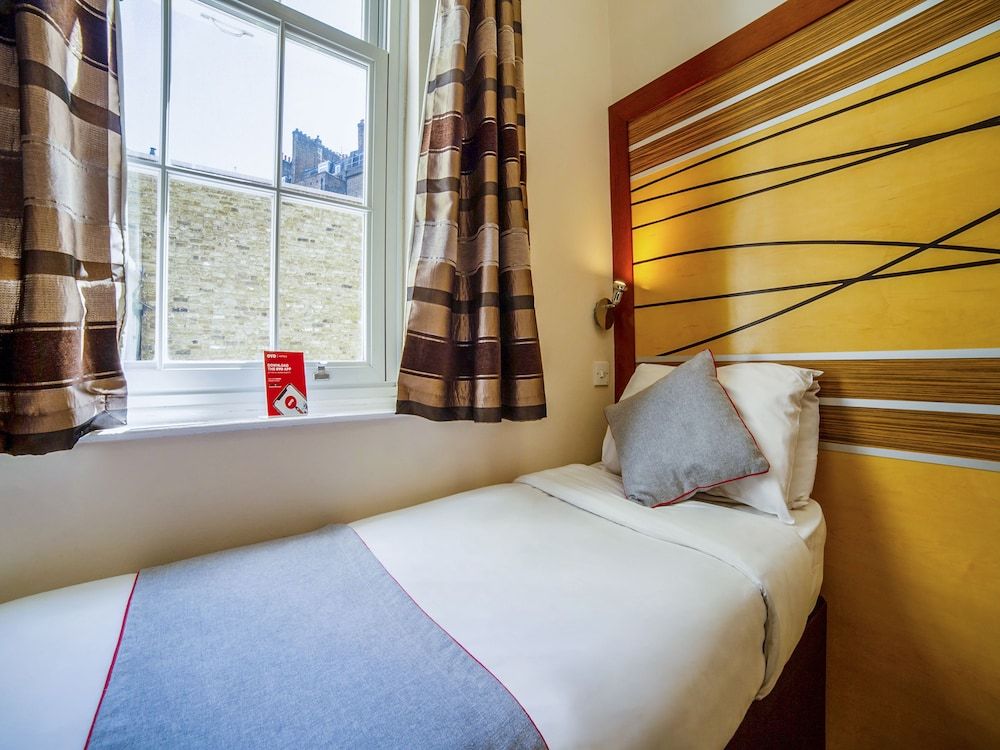 Vegas Hotel Standard Twin Room 5