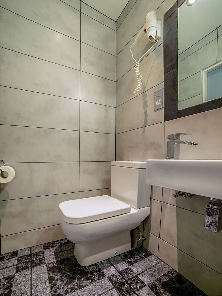 Vegas Hotel Standard Twin Room 9