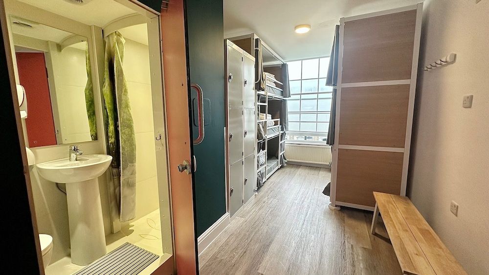 Smart Hyde Park View - Hostel