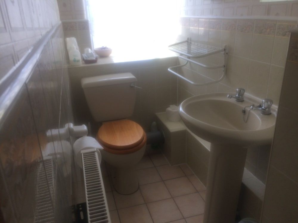 Arendale Hotel Twin Room, Ensuite 4