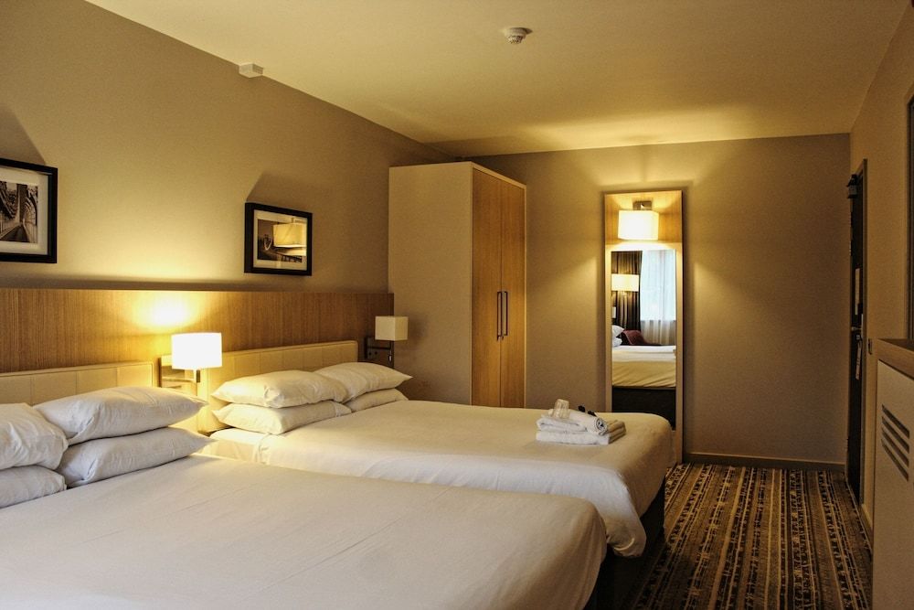 Lancaster Hotel Deluxe Double Room 11