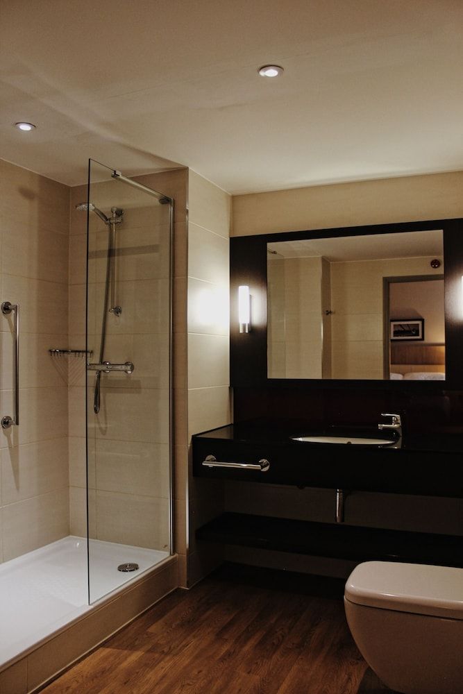 Lancaster Hotel Deluxe Double Room 14