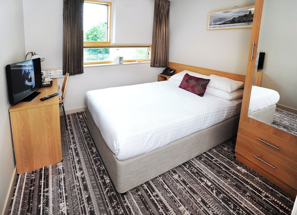 Lancaster Hotel Basic Double Room, 1 Bedroom (Small) 3