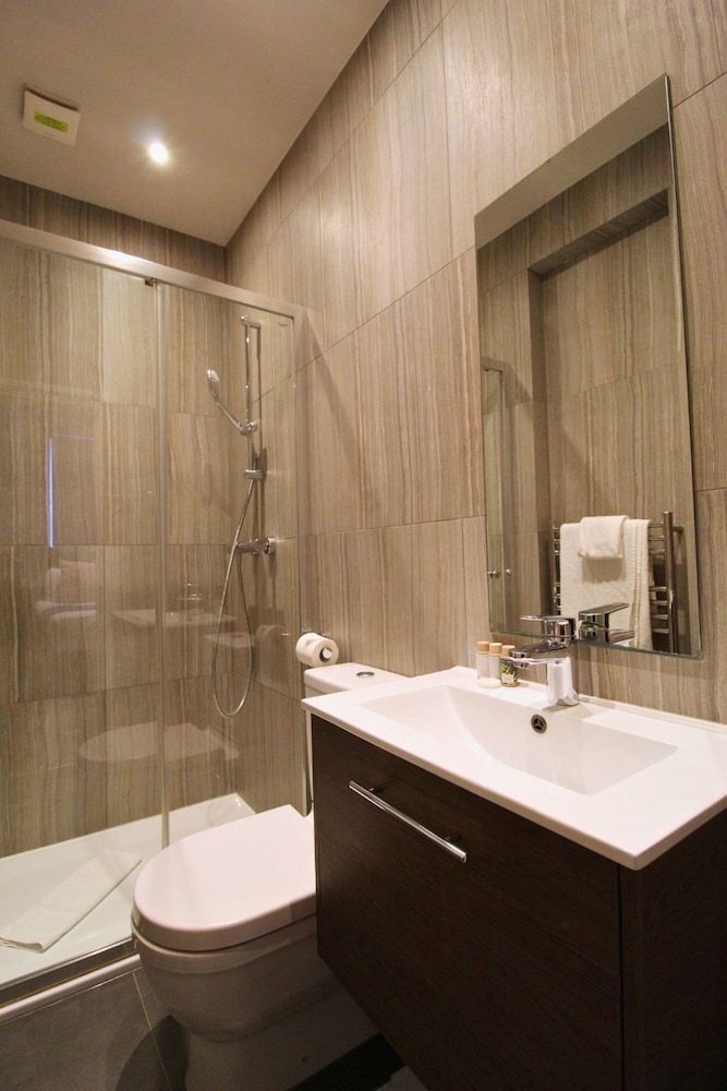 Barons Court Apartments by Viridian Apartments Apartment, 2 Bedrooms 11