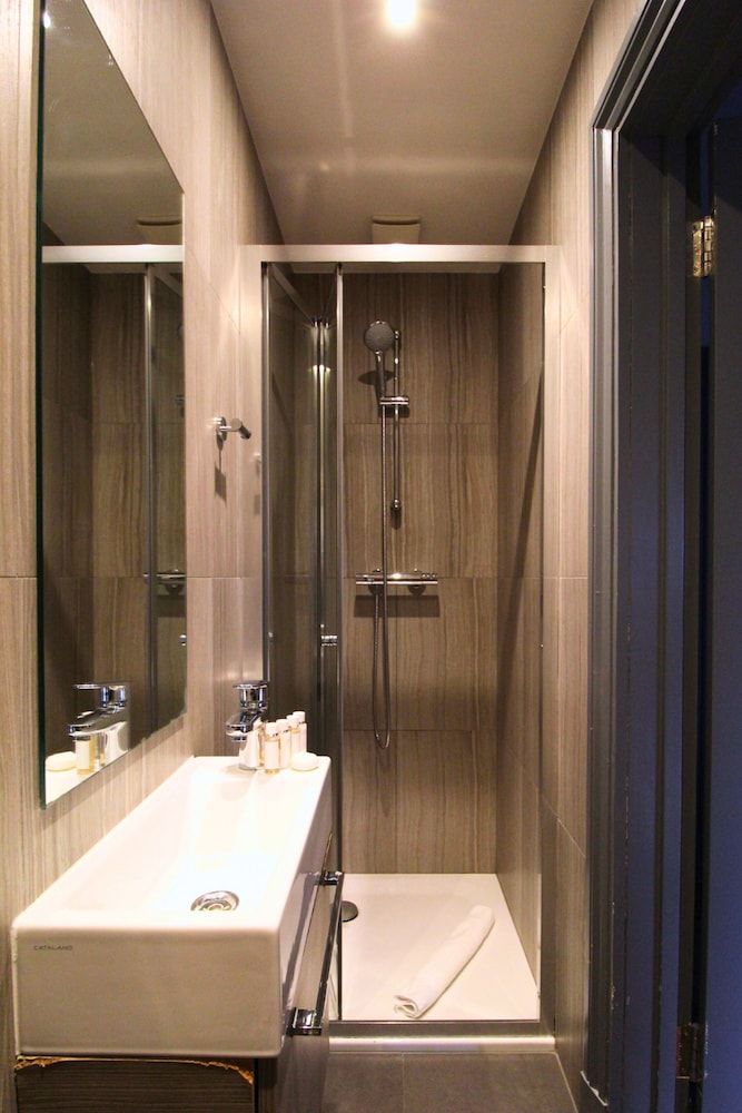 Barons Court Apartments by Viridian Apartments Apartment, 2 Bedrooms 9