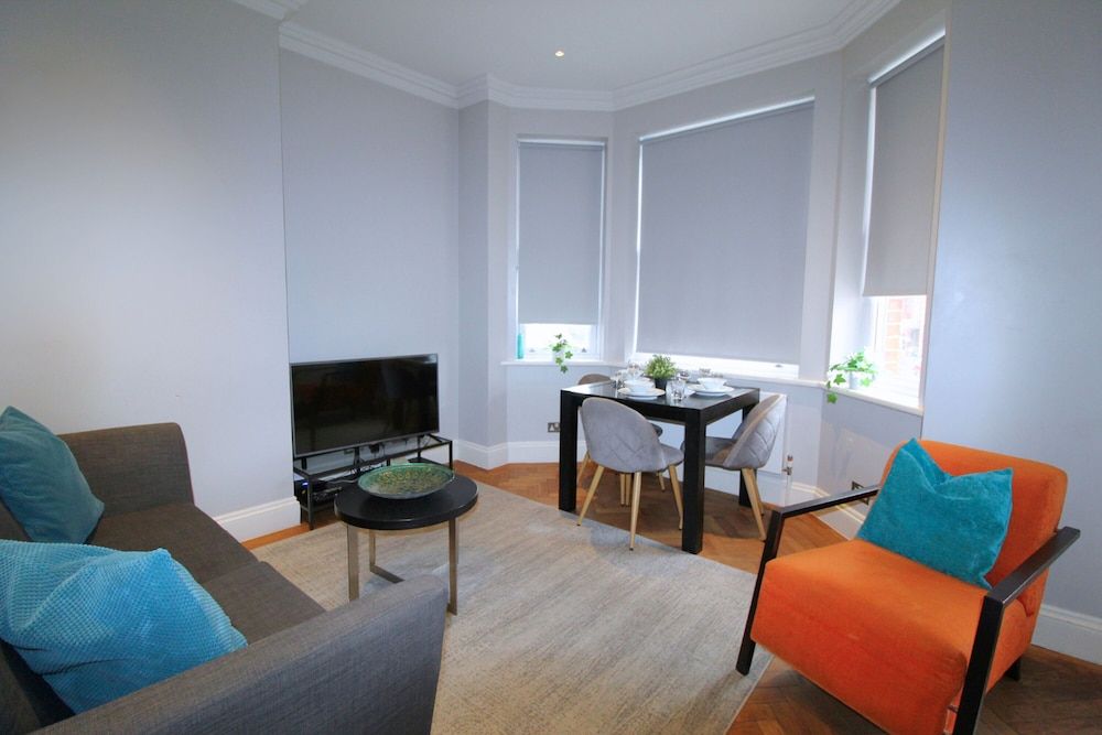 Barons Court Apartments by Viridian Apartments Apartment, 2 Bedrooms 14