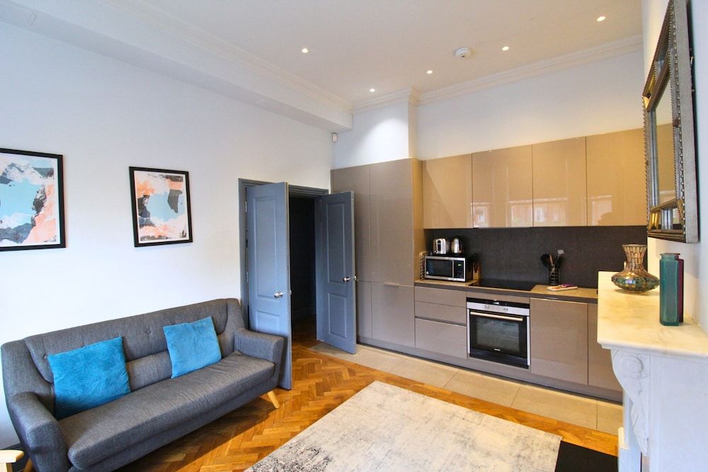 Barons Court Apartments by Viridian Apartments Apartment, 2 Bedrooms 13