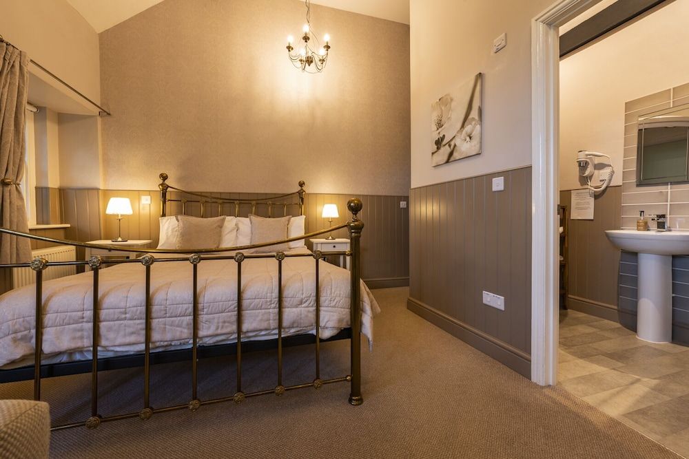 The Swan Hotel Executive Double Room (Room 8 1st Floor) 4