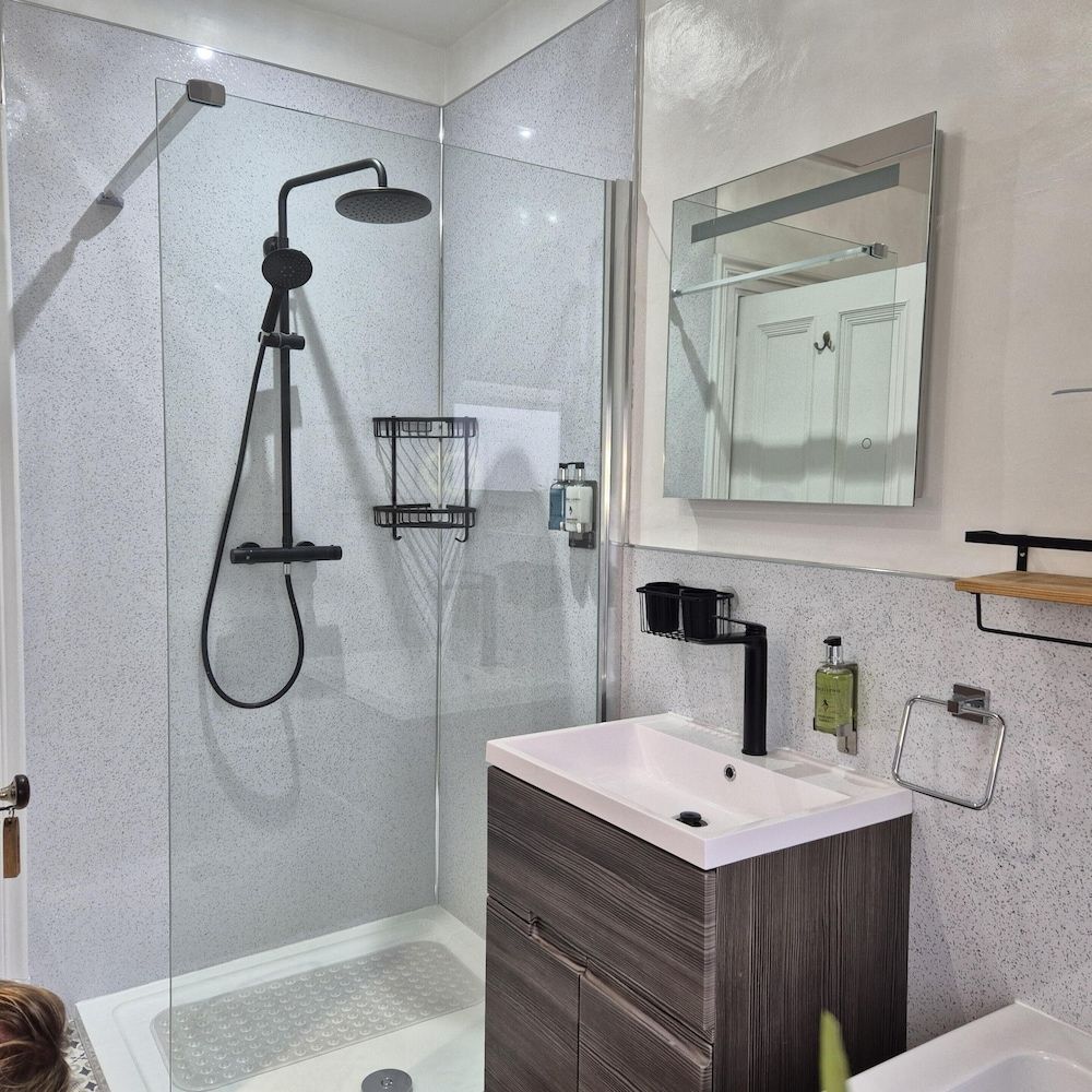 Kintrae B&B Triple Room, Private Bathroom (Room 2) 4