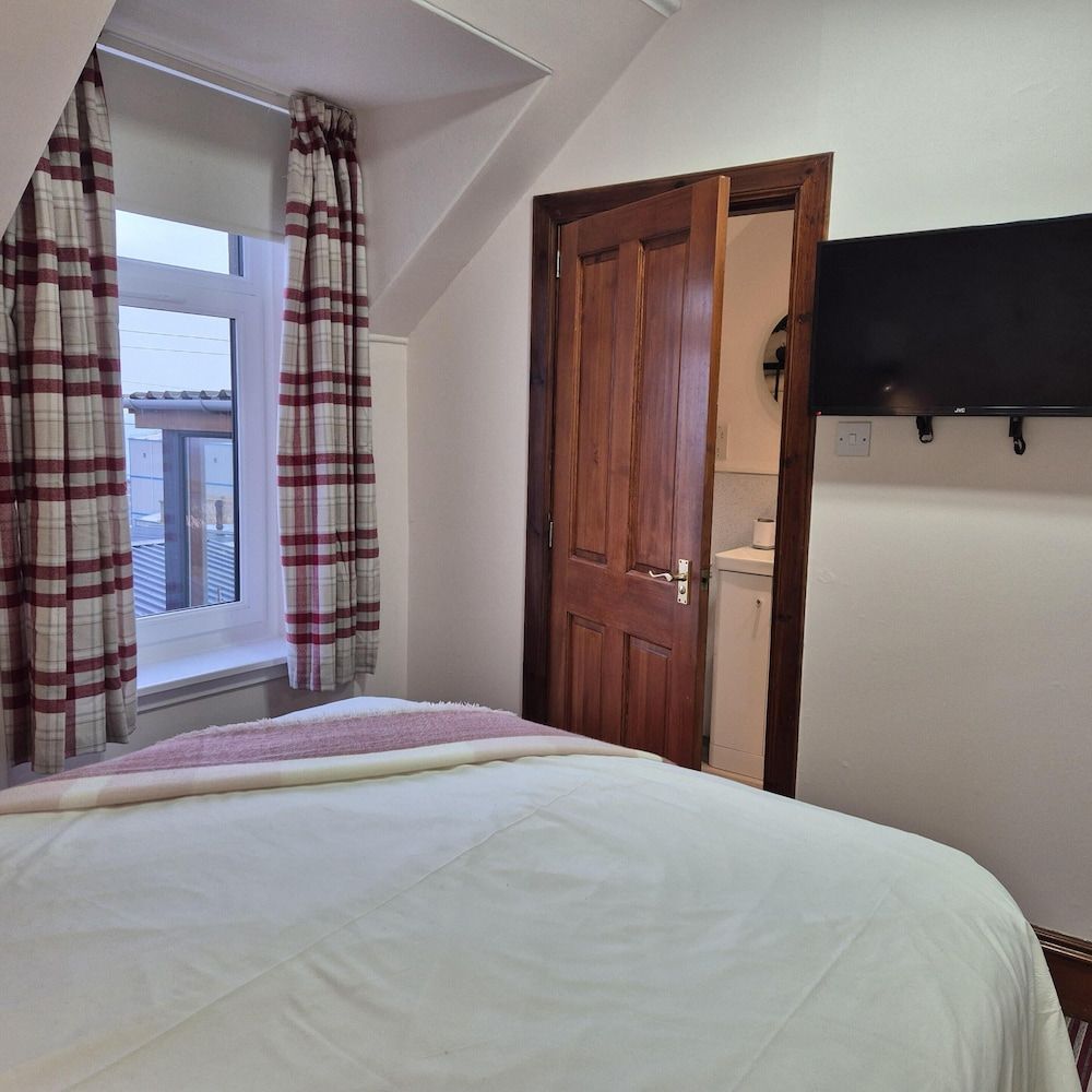 Kintrae B&B Double Room, Ensuite (Room 1) 3
