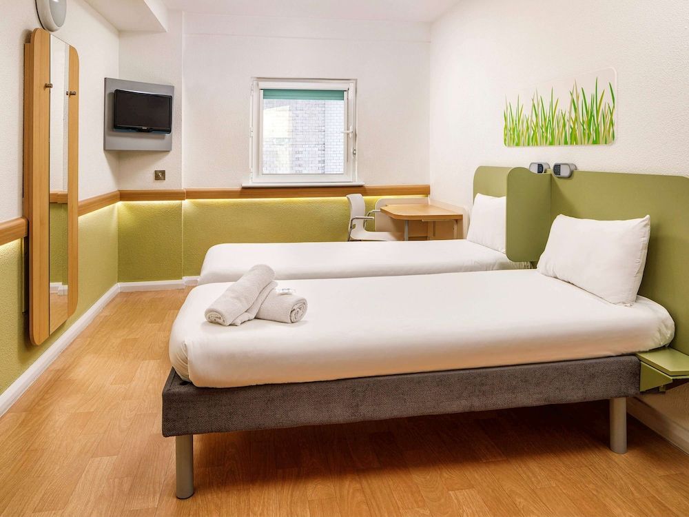 undefined ibis budget Cardiff Centre 9