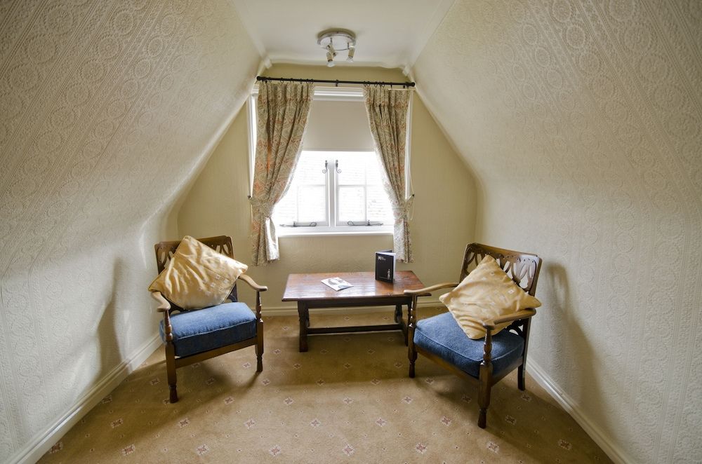 The Abbey Hotel and Apartments Classic Double Room, 1 King Bed, Bathtub 5