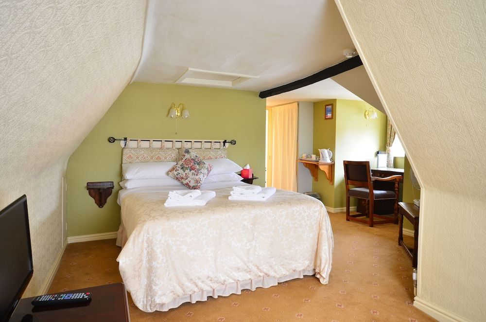 The Abbey Hotel and Apartments Classic Double Room, 1 King Bed, Bathtub 2